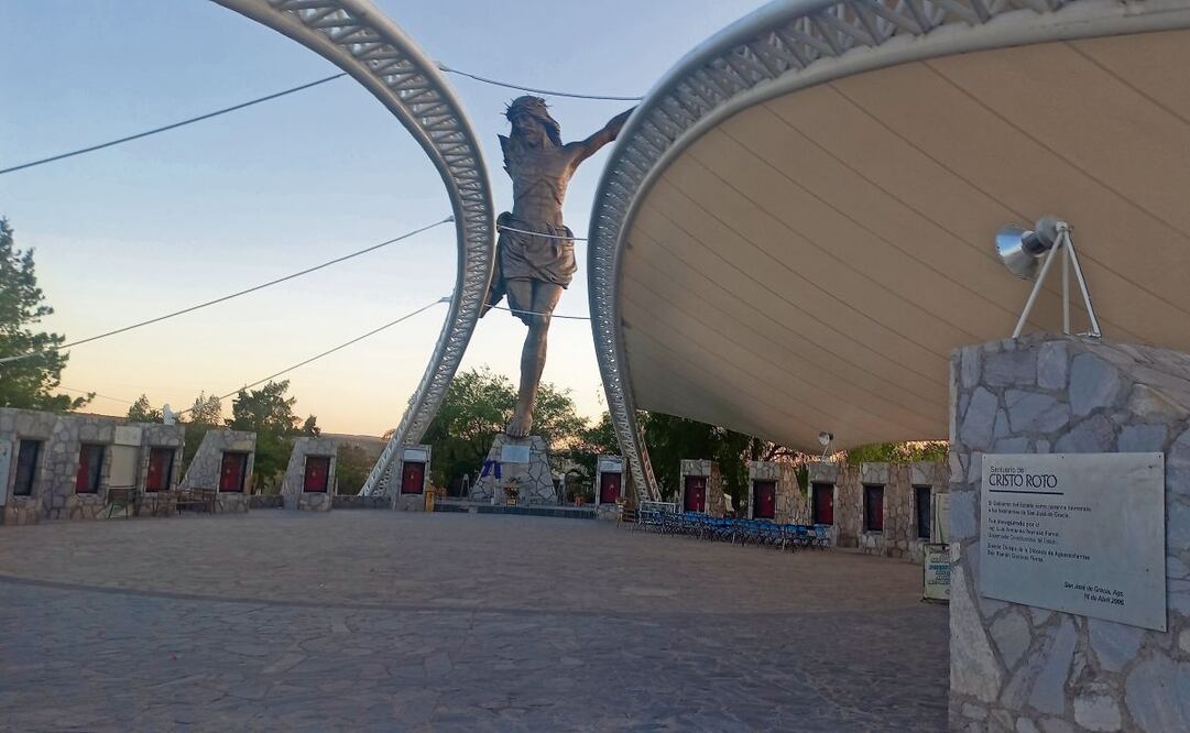 El Cristo Roto, elaborado en 2006, mide 25 metros de alto y al año es visitado por cientos de fieles procedentes de varios estados de México, Estados Unidos y otros países. (17/04/2025) Foto: Xóchitl Álvarez | El Universal