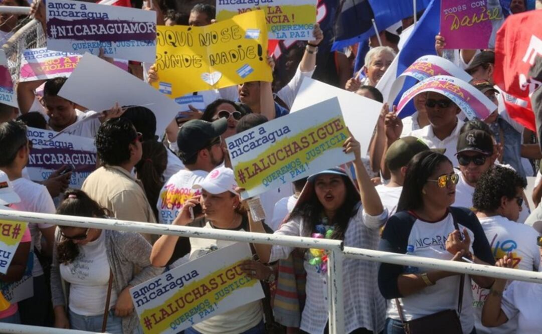 Seguidores del gobernante Frente Sandinista acudieron en Managua a una multitudinaria marcha de apoyo al gobierno del presidente de Nicaragua, Daniel Ortega, y de su esposa, la vicepresidenta Rosario Murillo. (EL19DIGITAL)