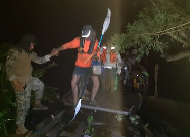 Marina rescata a 39 kayakistas atrapados en un río en Veracruz
