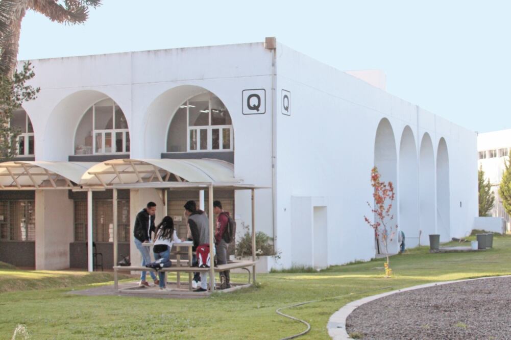 El paro de labores en la Universidad Michoacana de San Nicolás Hidalgo, cuyo déficit asciende a los 920 millones de pesos, no contempló la toma de instalaciones, pero sí la ausencia en aulas y oficinas. Foto: CHARBELL LUCIO. EL UNIVERSAL