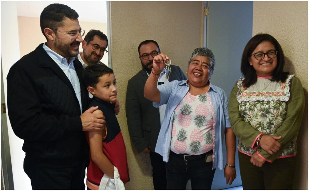 Martí Batres entrega nueva unidad habitacional en Iztapalapa. Foto: Especial