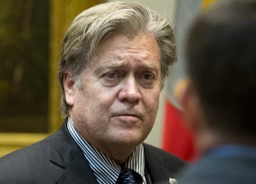 Stephen Bannon, interesado en alianzas contra el Papa