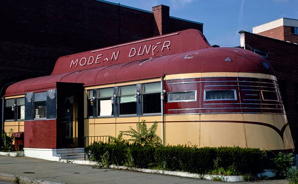 El "Modern Diner" guarda un parecido increíble con los vagones de tren de los años 30 y 40. Foto: Pinterest.