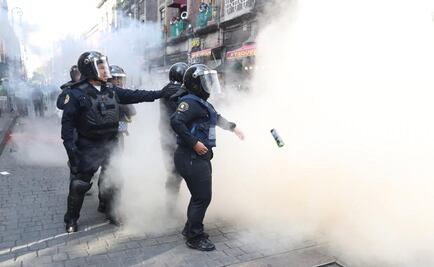 Encapuchados causan destrozos en marcha del 2 de octubre en el Centro Histórico