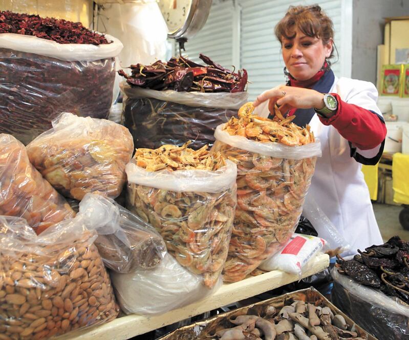 Sobre los platillos que se comen en reuniones de fin de año, el IMSS aconsejó no agregar sal extra a los alimentos, así como usar sustitutos de azúcar. Foto: ARCHIVO EL UNIVERSAL