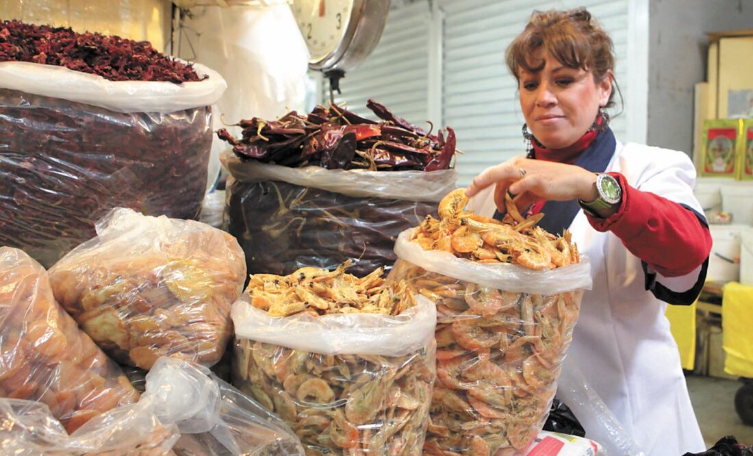 Sobre los platillos que se comen en reuniones de fin de año, el IMSS aconsejó no agregar sal extra a los alimentos, así como usar sustitutos de azúcar. Foto: ARCHIVO EL UNIVERSAL