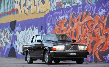 Subastan auto de David Bowie