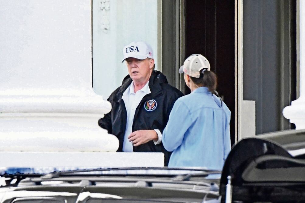 Señalamientos. El presidente Donald Trump había acusado en Twitter a Hillary Clinton de colusión con Rusia. (OLIVIER DOULIERY. EFE)