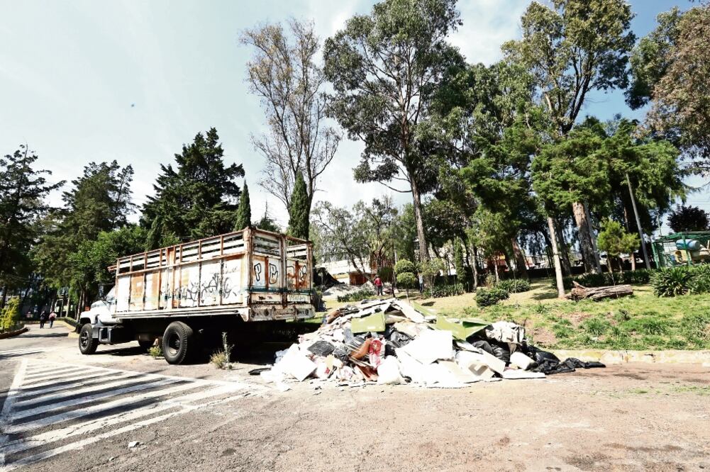 Los visitantes refieren que la presencia de unidades de limpieza es constante, lo que da mal aspecto al lugar. El delegado Fernando Mercado atribuye el problema de la basura a la falta de educación. (ARIEL OJEDA)