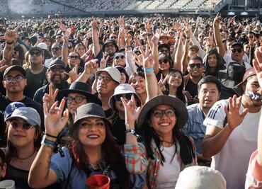 El estilo único del Vive Latino: botas rockeras, jeans oscuros y bebidas a altos costos