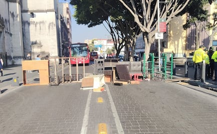 Riña durante desalojo en Centro Histórico deriva en bloqueo de Eje Central; no se reportan personas detenidas ni lesionadas