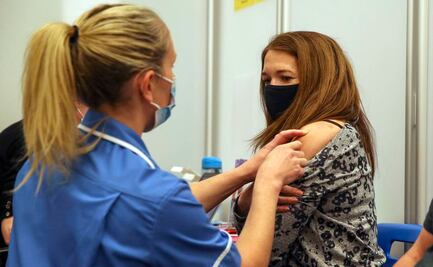 Reino Unido ha vacunado contra Covid a más del 50% de su población, dicen autoridades