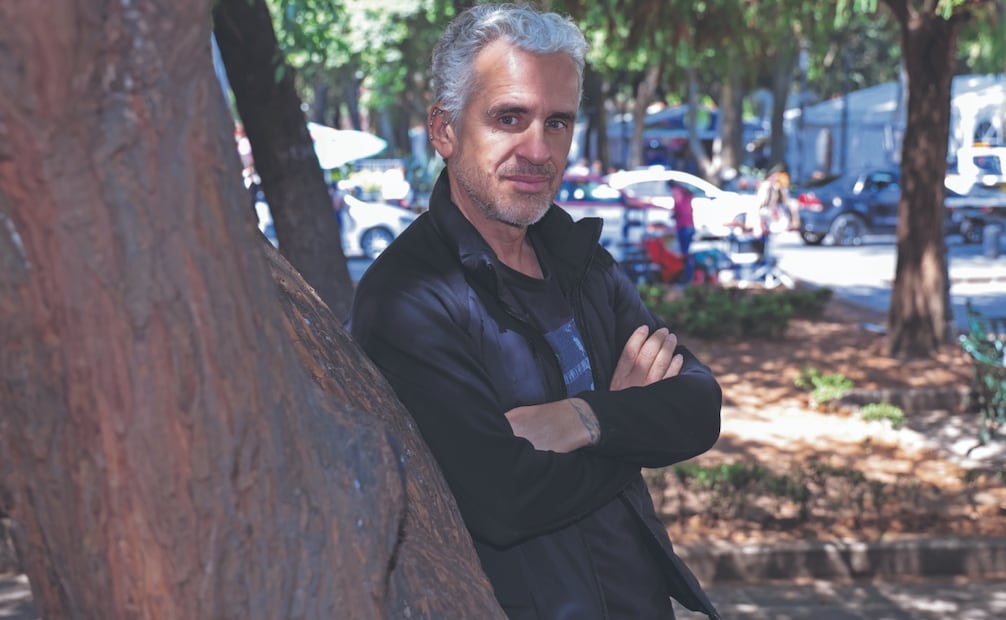 Entrevista con Luis Peioxioto por libro en el jardín hidalgo, en el centro de la alcaldía Coyoacán. Foto: Fernanda Rojas/ EL UNIVERSAL