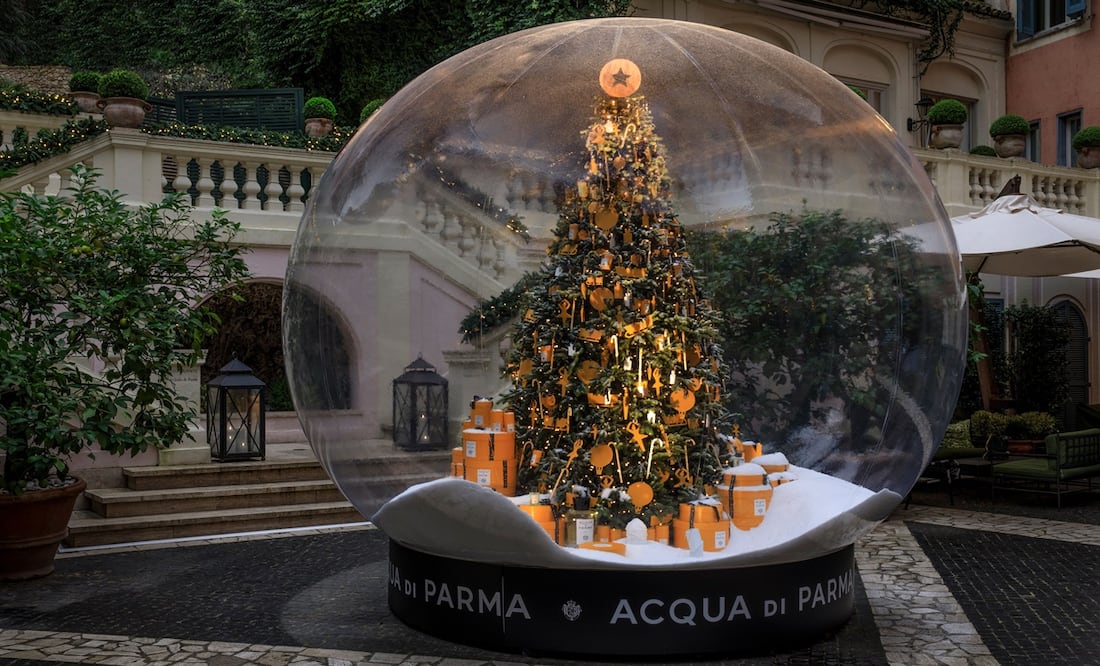 Dentro de una esfera se encuentra en Árbol de Navidad del Hotel de Russie en colaboración con la marca Acqua di Parma. Foto: Cortesía