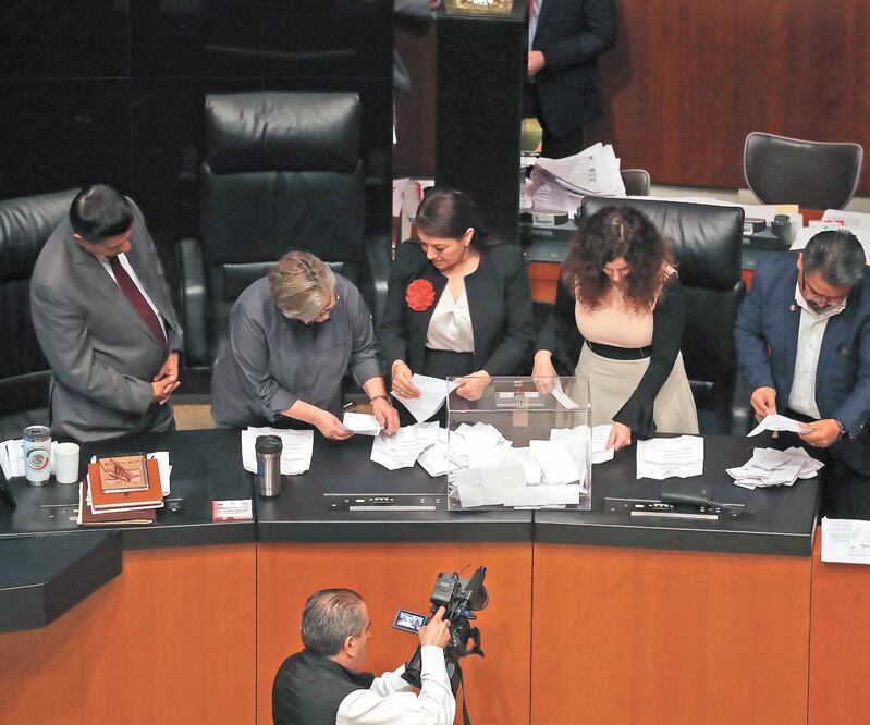El pleno del Senado realizará una tercera votación el próximo 5 de noviembre para elegir a un nuevo presidente de la CNDH. Foto: GERMÁN ESPINOSA. EL UNIVERSAL