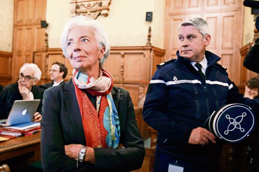 Inculpada. Christine Lagarde fue acusada de negligencia durante el ejercicio de sus funciones como ministra de Economía en Francia. (CHARLES PLATIAU. REUTERS)