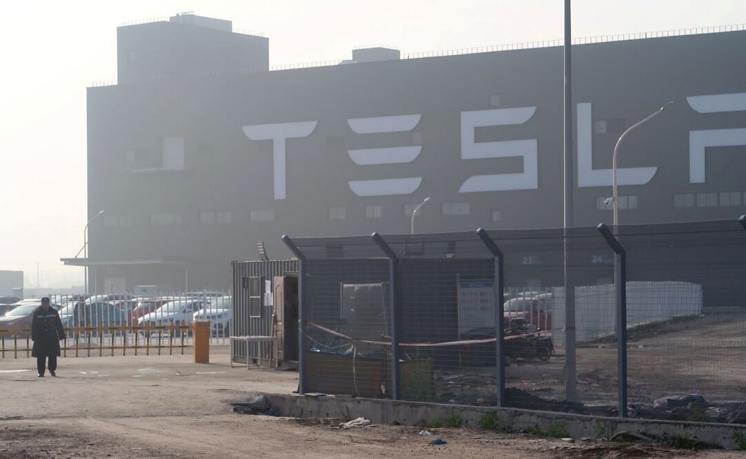 Tesla mantiene operaciones en su planta a pesar del coronavirus