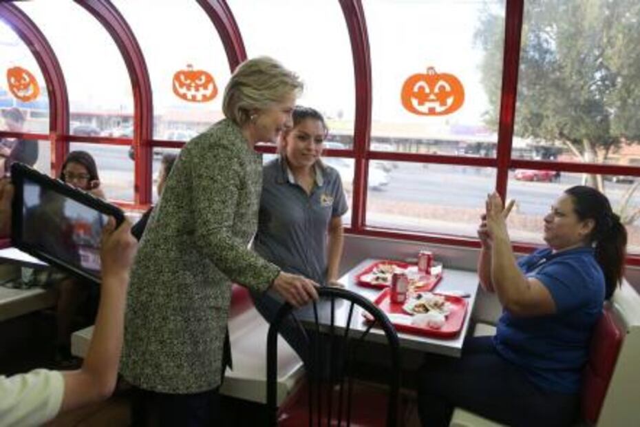 Hillary hace parada en taquería de Las Vegas y pide dos "con todo"