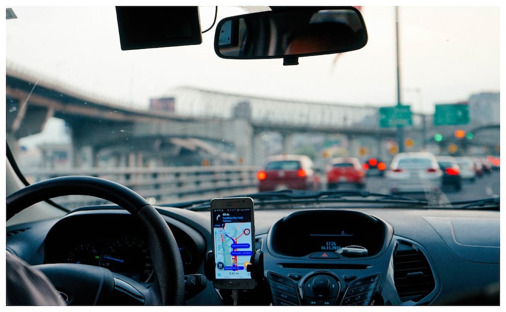 Toma en cuenta las señales de tránsito para que evites estacionarte mal en el Edomex. Imagen: Unsplash