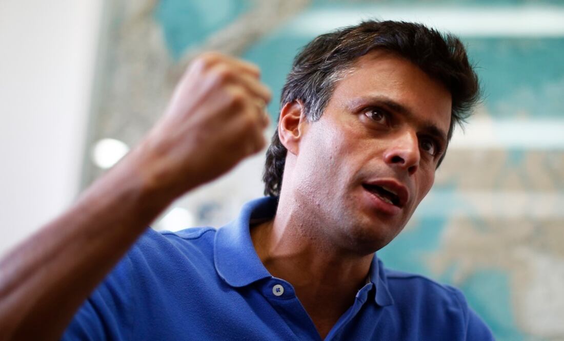 En el texto, titulado "La cobardía de Diosdado Cabello", Leopoldo López cuenta su versión de los hechos desde antes de entregarse hasta que es llevado a los tribunales (Foto: Reuters / Archivo)
