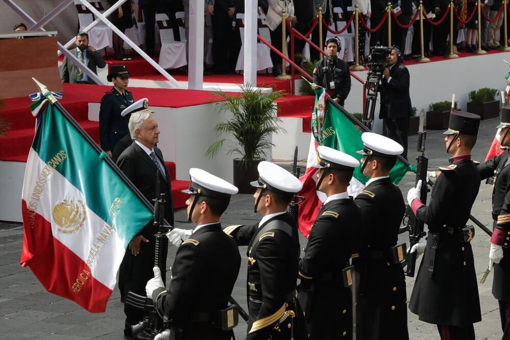 El Presidente de México, Andrés Manuel López Obrador, en la ceremonia del 106 aniversario de la marcha de la lealtad en el Castillo de Chapultepec. Foto: Archivo El Universal