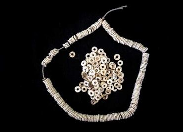 Cuentas de cáscara de huevo de avestruz revelan la interacción social de hace más de 50 mil años