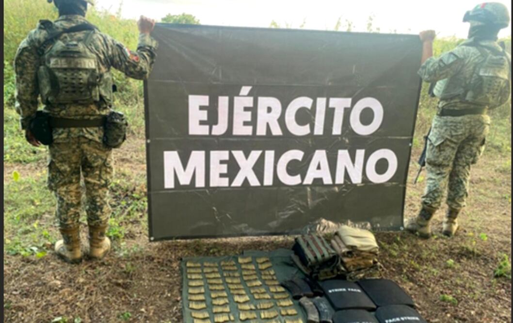 En diversas acciones desplegadas por el Ejército en los municipios de Badiraguato, Culiacán y Concordia aseguraron cinco armas automáticas. Foto: especial
