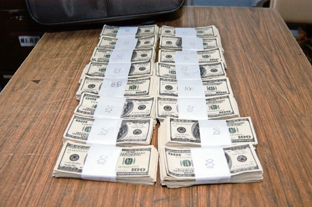 Los investigadores del Departamento de Justicia de Estados Unidos decomisaron más de 6 millones de dólares en efectivo, así como armas y grandes cantidades de drogas. (ARCHIVO EL UNIVERSAL)