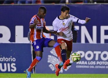 San Luis y Chivas dividen puntos en duelo de pocas emociones