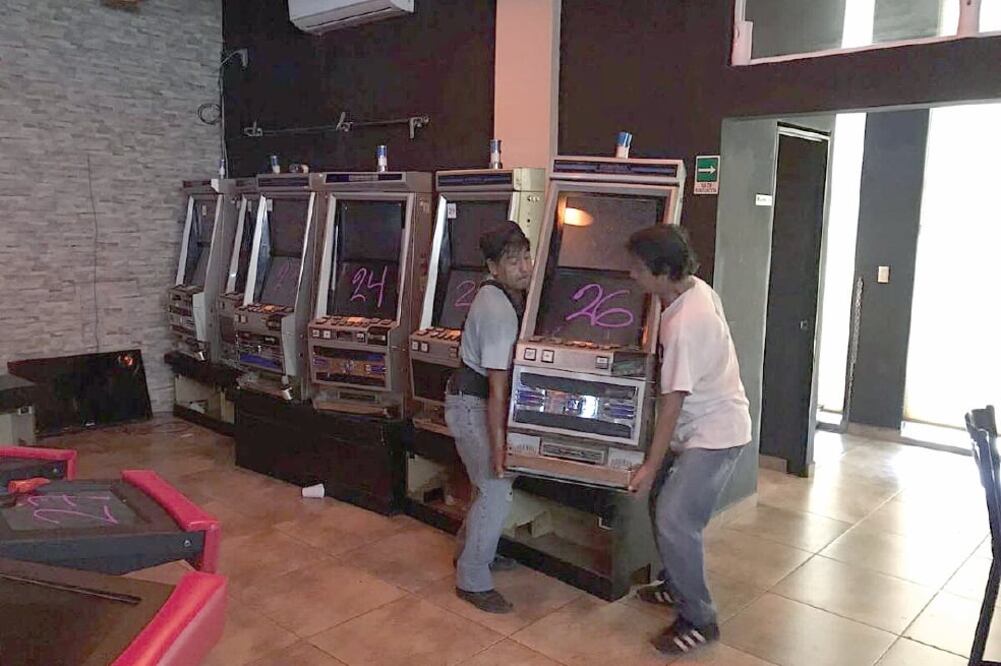 Autoridades estatales advirtieron que máquinas tragamonedas operan de manera ilegal en domicilios y tiendas ubicadas principalmente en la periferia. (ESPECIAL) 
