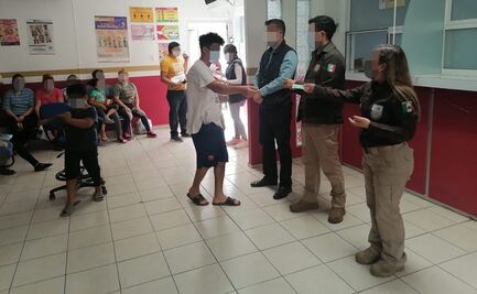 INM entrega 52 tarjetas de residente temporal a migrantes rescatados de tráiler en Monclova