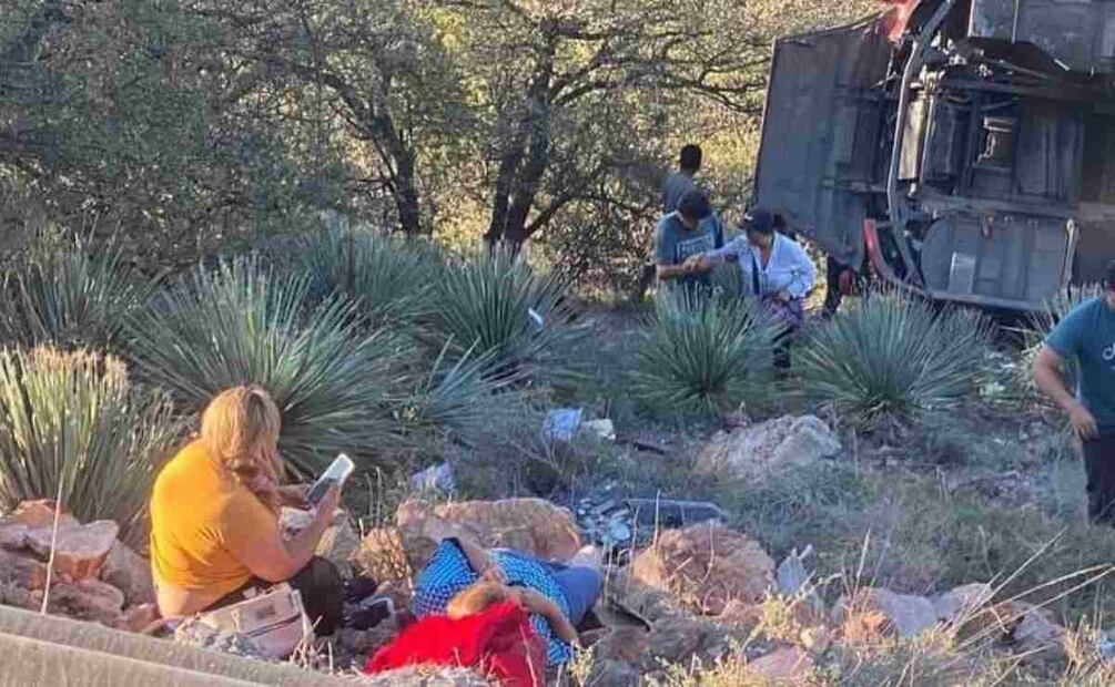 De forma preliminar, 10 personas perdieron la vida en el lugar de forma inmediata, mientras que, 18 personas más resultaron lesionadas. Foto: Especial