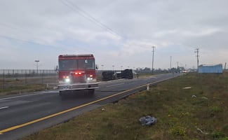 Volcadura de pipa de gas LP provoca cierre de autopista Peñón-Texcoco durante 10 horas; hay 3 lesionados