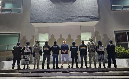 Detienen a sujeto en posesión de 14 armas de grueso calibre tras cateo en Coacalco, Edomex