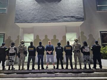 Detienen a sujeto en posesión de 14 armas de grueso calibre tras cateo en Coacalco, Edomex