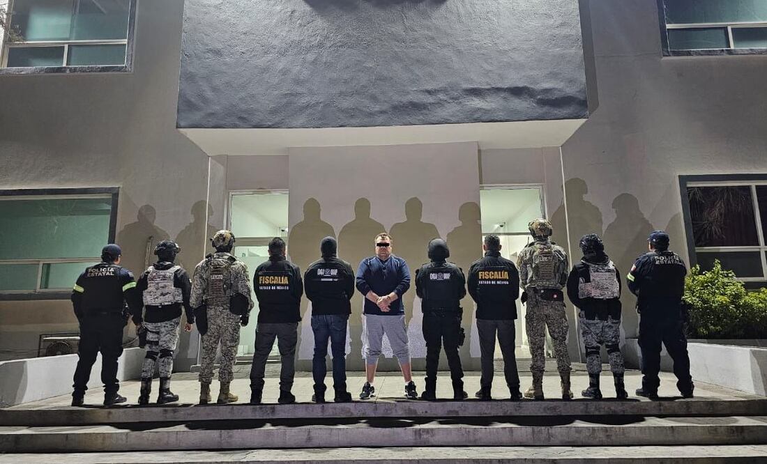 Detenido Víctor "N", socio comercial de Jaime "N", durante un cateo en el inmueble del municipio de Coacalco,Edomex. Foto: Especial