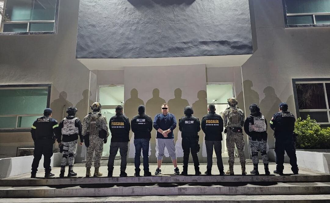 Detenido Víctor "N", socio comercial de Jaime "N", durante un cateo en el inmueble del municipio de Coacalco,Edomex. Foto: Especial