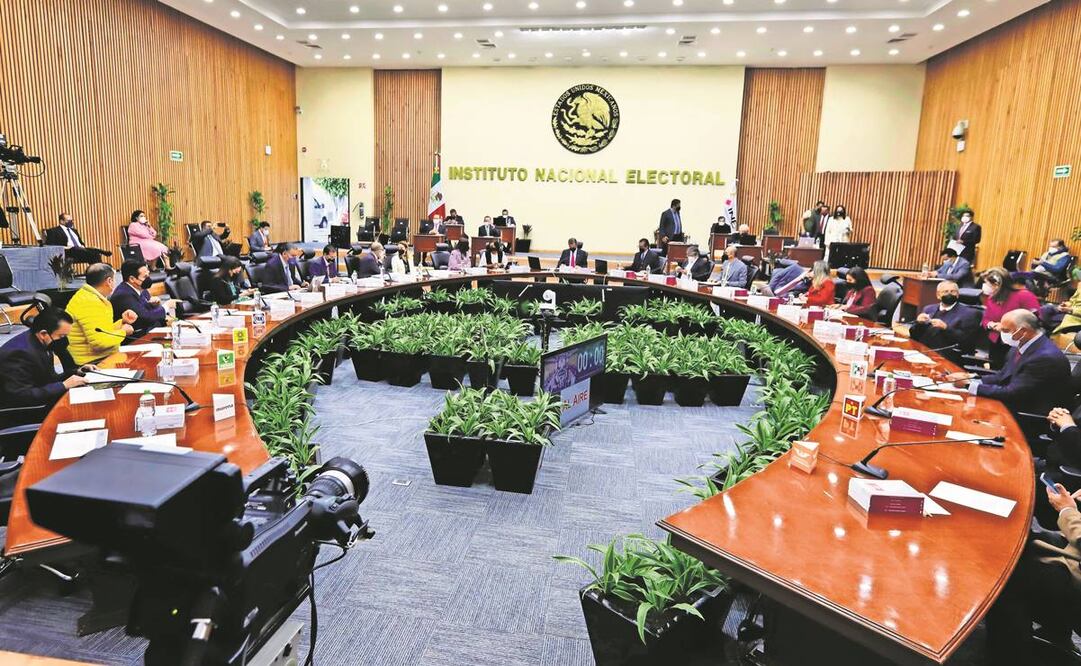 Este lunes, el Consejo General del INE votará en el pleno a favor de otorgar a los partidos políticos más de 6 mil millones de pesos para las elecciones de 2023. Foto: Archivo/EL UNIVERSAL.