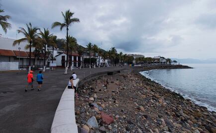 Dora sigue su desplazamiento; se localiza frente a Jalisco y Colima