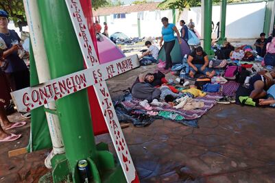 Enferman menores de edad en caravana