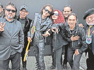 Álex debe todo a Chela Lora