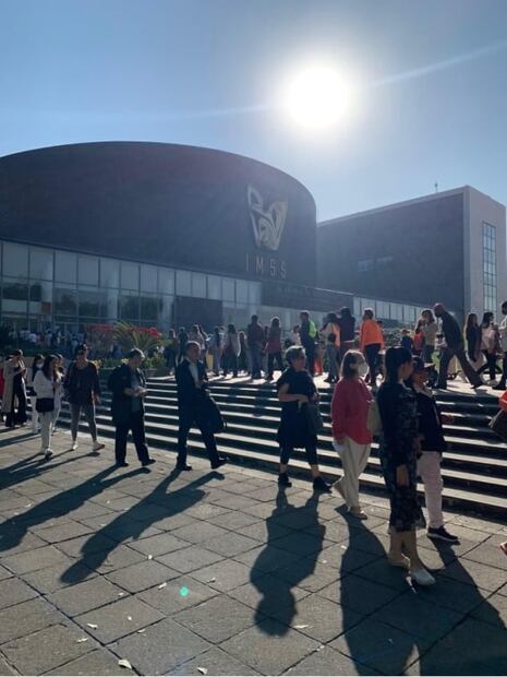 Cautiva maestro budista Lama Rinchen a cientos de personas en la Ciudad de México