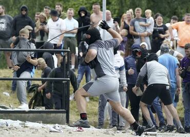 Dan 3 años de cárcel al primer condenado por violencia en protestas de Reino Unido