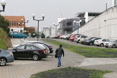 Ganan 350 mil pesos por estacionar autos en andador