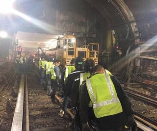 Línea 1 reanuda servicio el martes; retiran trenes de vías