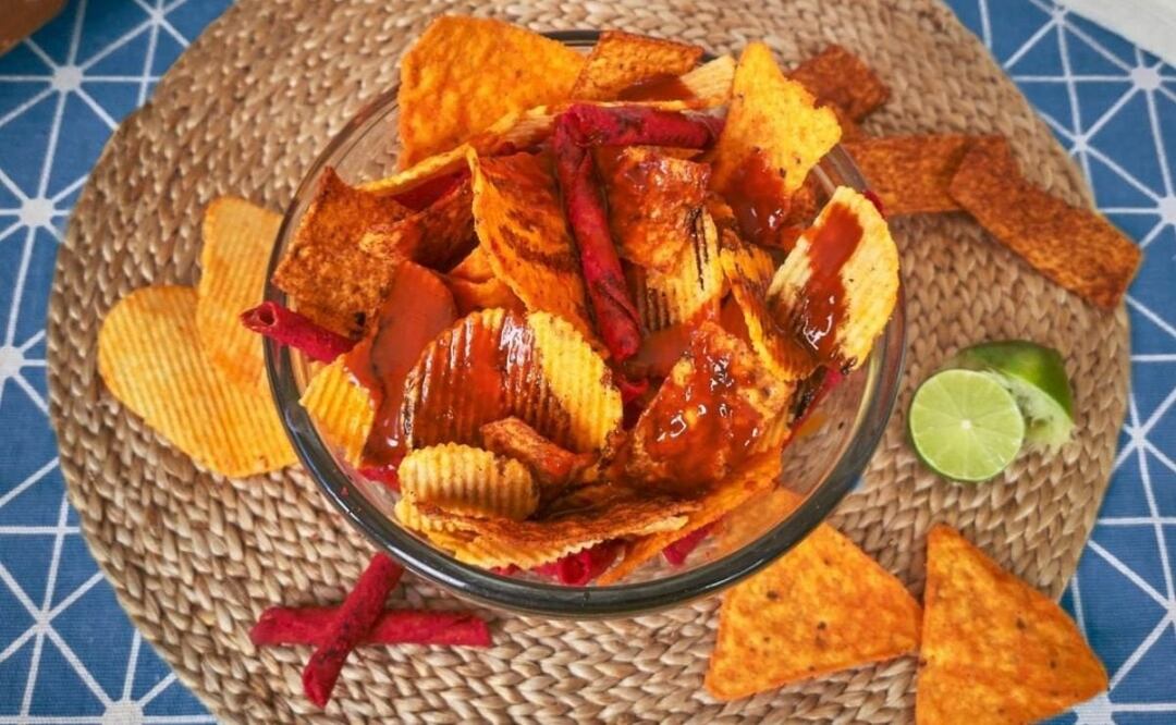 Esta salsa es una de las favoritas de los mexicanos por lo bien que queda con papas fritas, frutas y antojitos. Foto: Salsa Valentina/ Instagram 