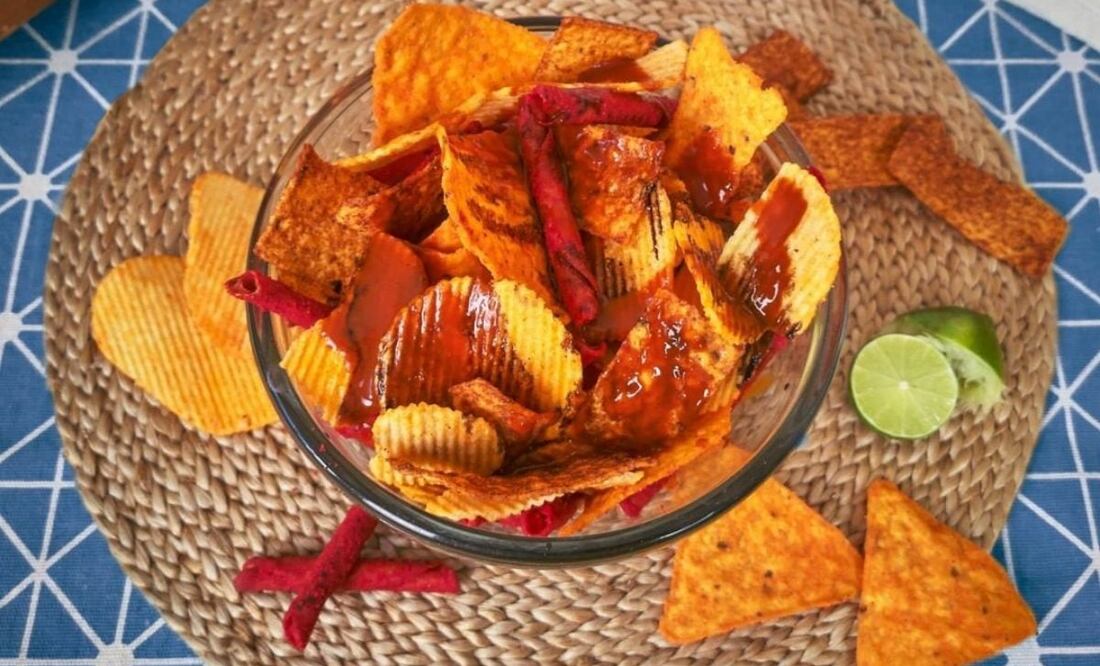 Esta salsa es una de las favoritas de los mexicanos por lo bien que queda con papas fritas, frutas y antojitos. Foto: Salsa Valentina/ Instagram