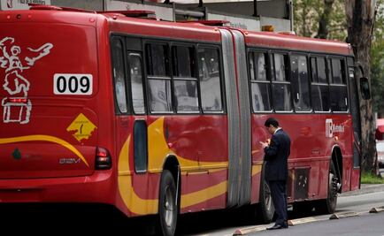 L1 de Metrobús realiza circuitos por manifestantes en Reforma