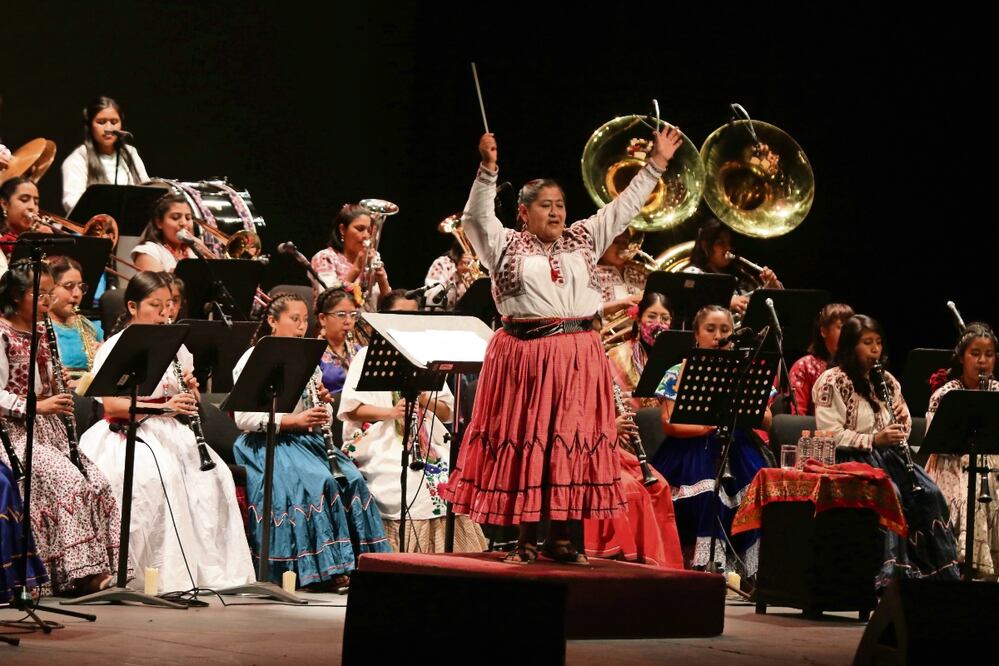 Leticia Gallardo lleva 20 años dando clases de música a niños, jóvenes y mujeres en Oaxaca. Foto: Carlos Mejía | El Universal