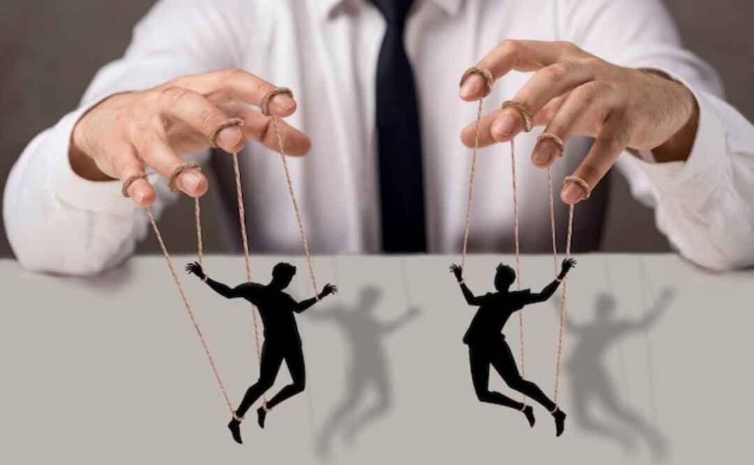 La conciencia y la educación son claves para resistir la manipulación. Fuente: Freepik.